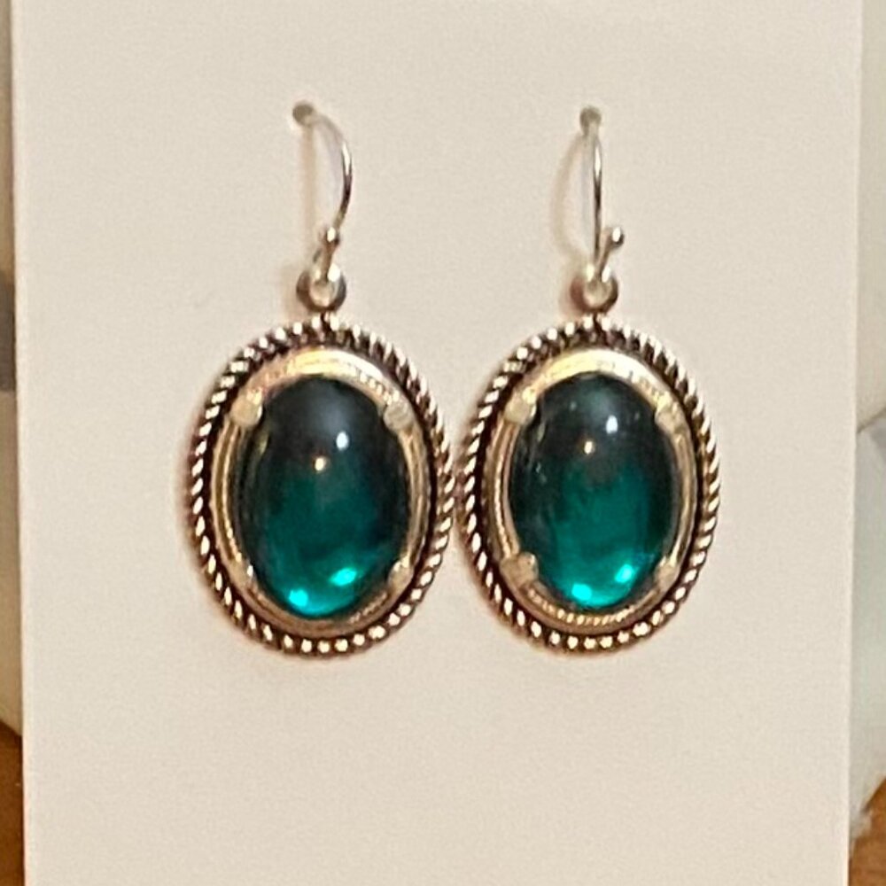 NEW Emerald coloured cabochon earrings